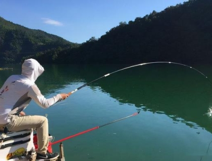 野钓鲤鱼，别再纠结钓位了，记住3个调漂绝招，别人空军你连竿